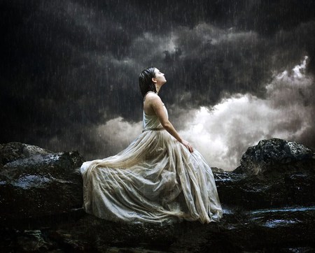 http://delphinethoughts.files.wordpress.com/2011/09/woman-crying-in-the-rain.jpg